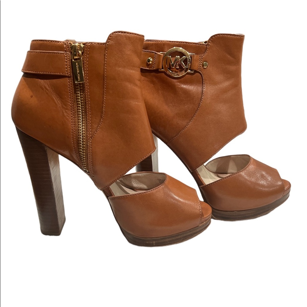 Michael kors platform sandals 7 1/2 M
